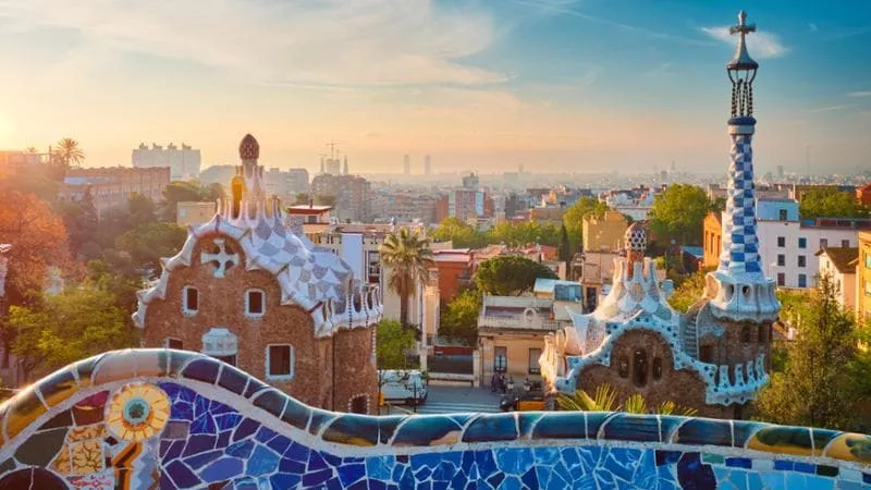 Barcellona perla della Catalogna: a zonzo tra musica, tapas e giardini dell’arte