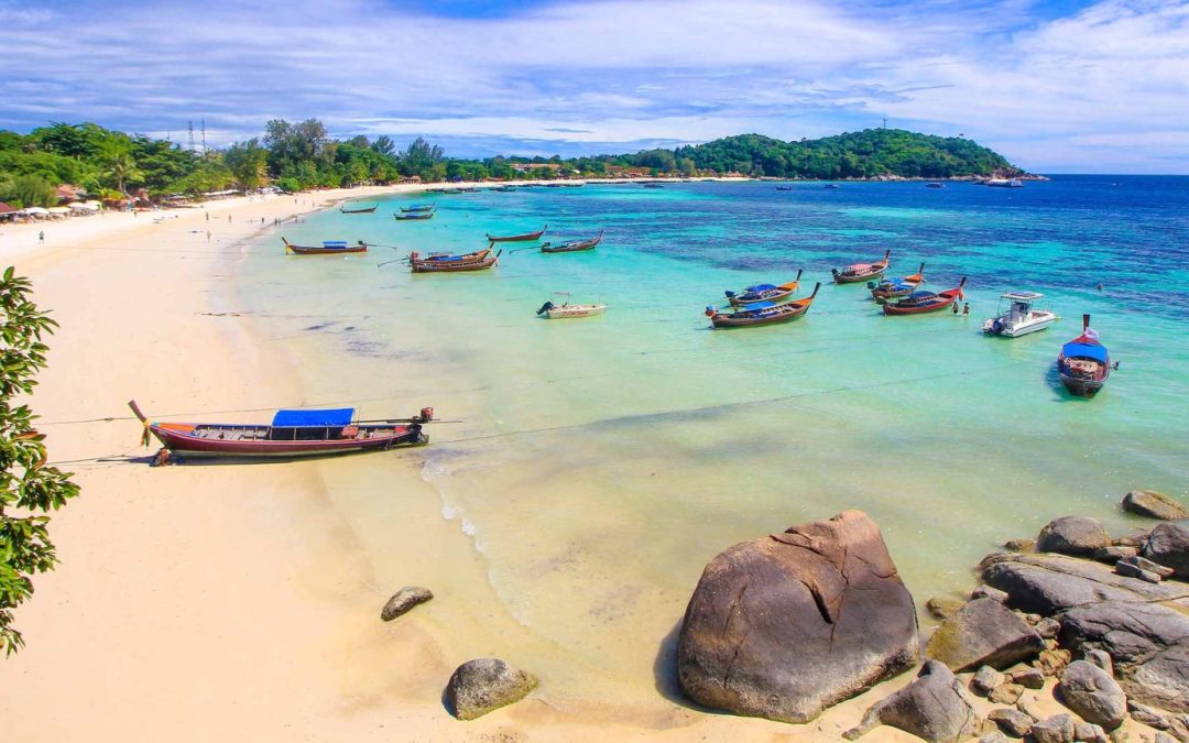 Piccola perla nel mare delle Andamane, Koh Lipe è considerata come le “Maldive della Thailandia“.