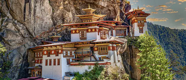 Spiritualità, natura e autentica sostenibilità nel piccolo Bhutan.
