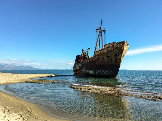 A LAKONIA, IN GRECIA: LA NAVE FANTASMA DIMITRIOS.