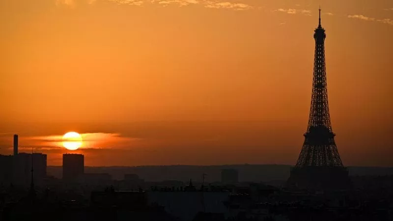 Viaggi 2025. Parigi la meta preferita dagli italiani, Bangkok nel mondo. Sport ed “effetto Taylor Swift” tra le ragioni di viaggio.