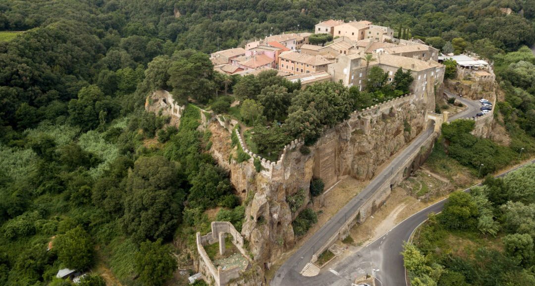 Il piccolo borgo di Ceri e la sua storia dimenticata.