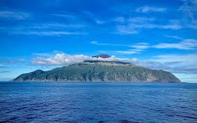 Com’è vivere a Tristan da Cunha, il centro abitato più isolato della Terra.