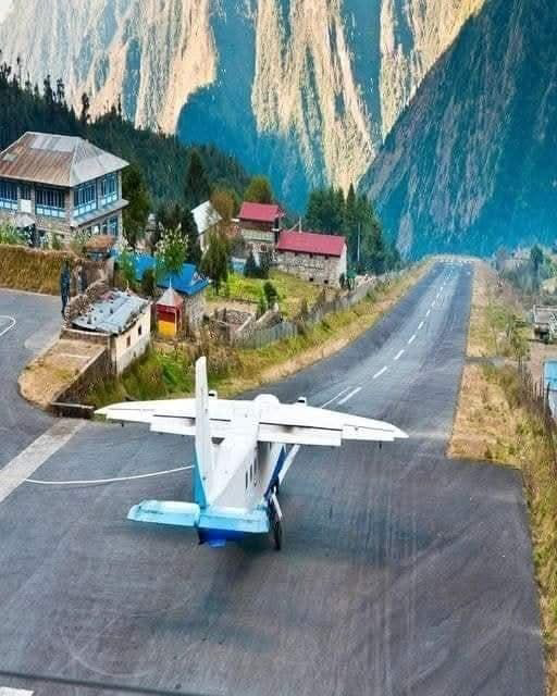 L’Aeroporto di Lukla: La Porta d’Accesso al Campo Base dell’Everest.