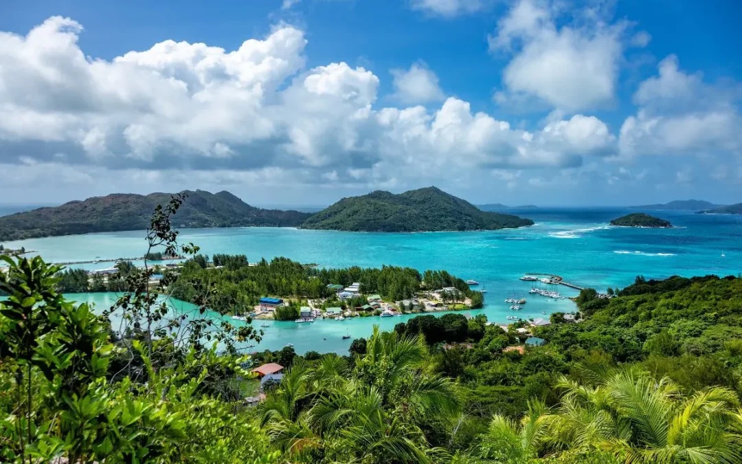 Le 10 isole remote più incredibili dove disconnettersi dal mondo.