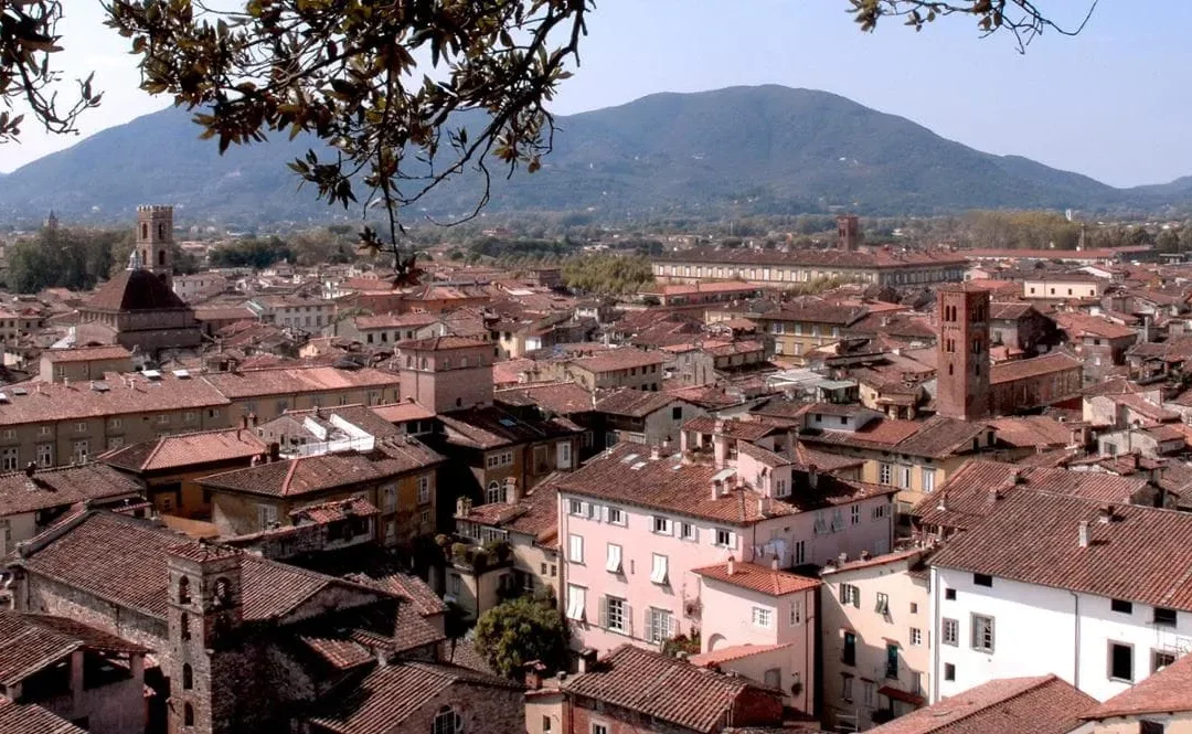 Lucca e la Lucchesia. Idee per scoprirle a piedi e in bici. Magari in un weekend.