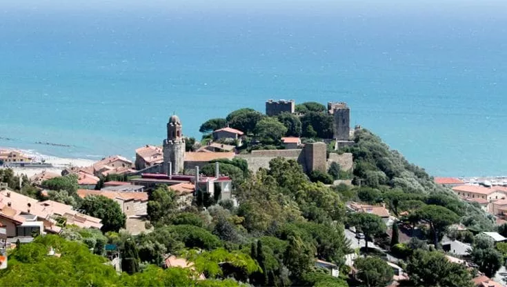 Viaggio sensoriale a Castiglione della Pescaia: 5 esperienze nella Maremma più autentica.