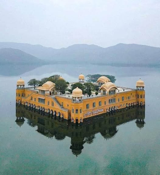 Jal Mahal, il misterioso e affascinante palazzo che esce dall’acqua.