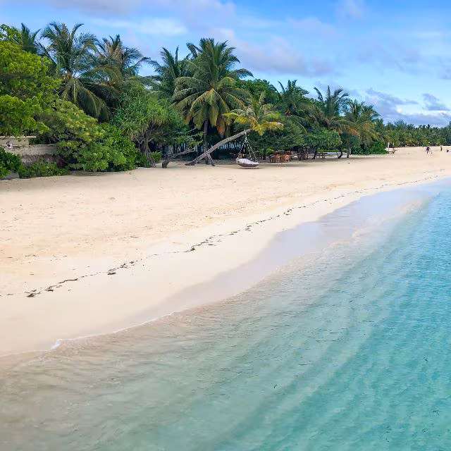 Vivi vacanze alle Maldive esclusive, tra resort di lusso e scenari paradisiaci.