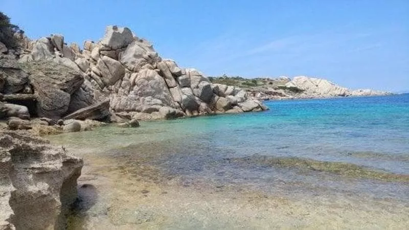 Sardegna, cresce il numero delle spiagge a numero chiuso in cui si entra col ticket: ecco la lista