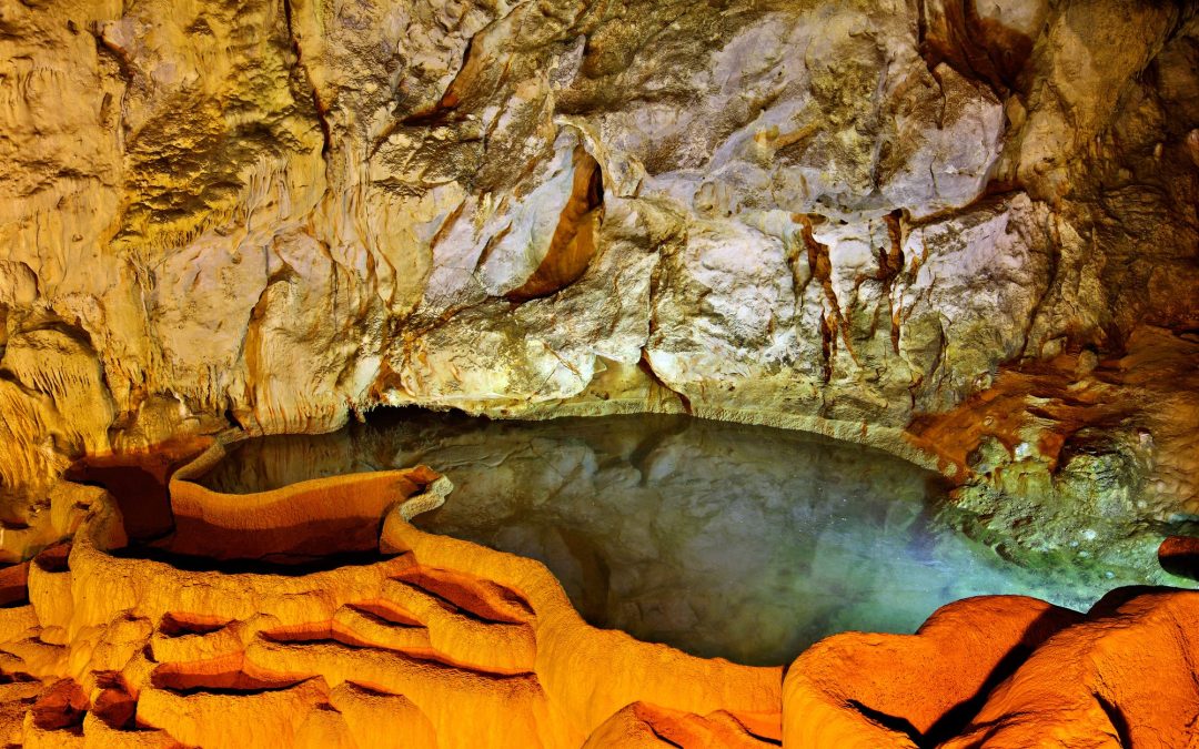 La cascata dell’immortalità e il trenino panoramico di Kalávryta, in Peloponneso
