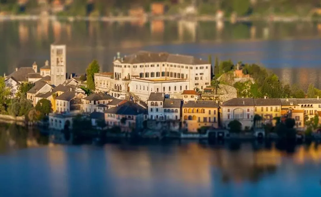 Orta San Giulio e gli altri. I borghi top dell’estremo Nord piemontese. Ammantati nel foliage