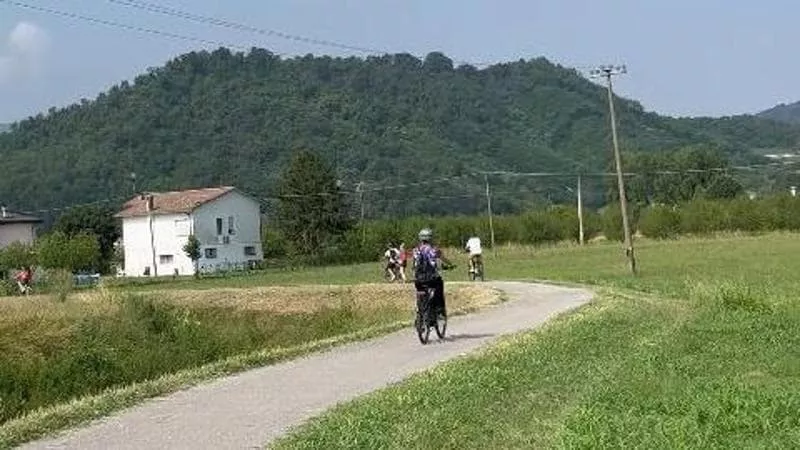 Tra terme, Petrarca e D’Annunzio. Il Veneto dei Colli Euganei a passo lento. In bicicletta