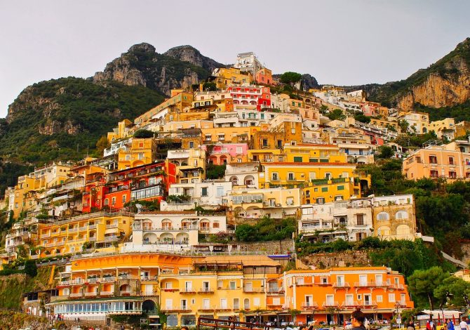 Tra foglie e facciate: i 7 borghi più colorati d’Italia da non perdere in autunno