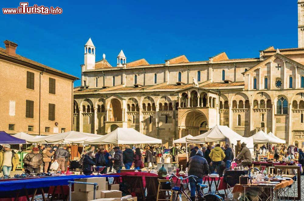 A Natale l’Emilia si illumina di meraviglie: gli 8 itinerari più belli, fra borghi, castelli e mercatini