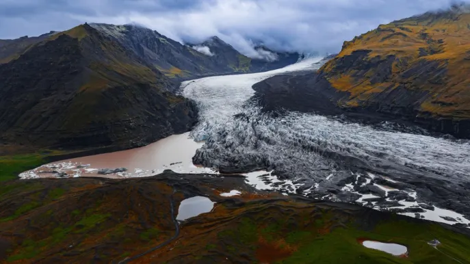 Oltre il bianco infinito di Vatnajökull: esperienze estreme tra ghiaccio e natura selvaggia