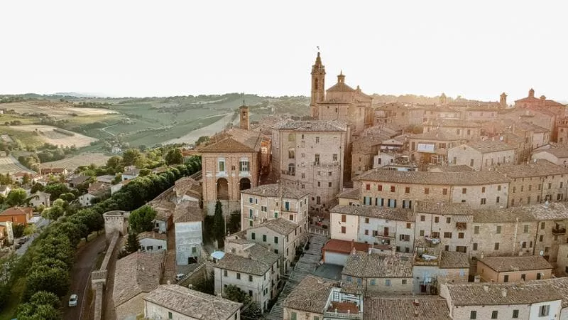Da Senigallia a Ostra: alla scoperta della Val Mivola, fra borghi e castelli nelle Marche autentiche