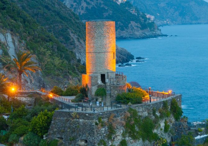 I castelli nascosti delle Cinque Terre da scoprire nei nuovi itinerari dentro il Patrimonio UNESCO italiano