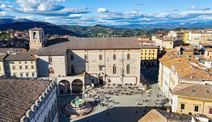 Itinerario romantico a Perugia: cosa fare a San Valentino tra cioccolato, architettura e alta cucina