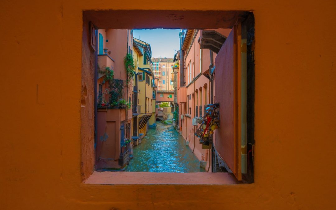 Bologna, città delle acque dimenticate: viaggio lungo i canali nascosti