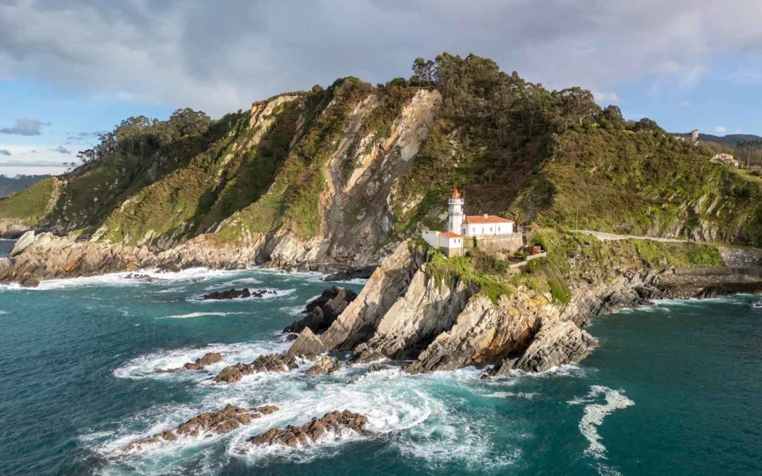 Vacanza nei fari, i più belli del mondo. Dalla Toscana alla Norvegia