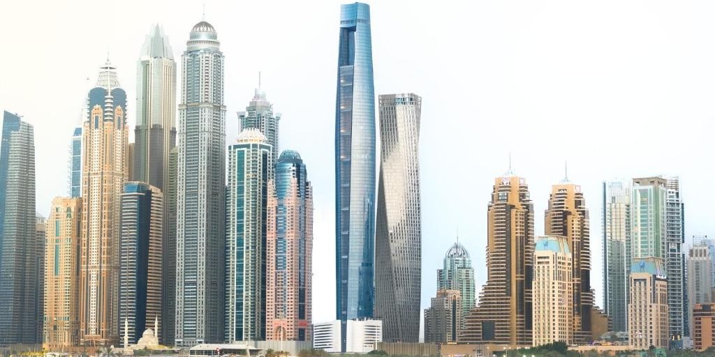 Dubai inaugura l’hotel più alto del mondo: 82 piani di sfarzo