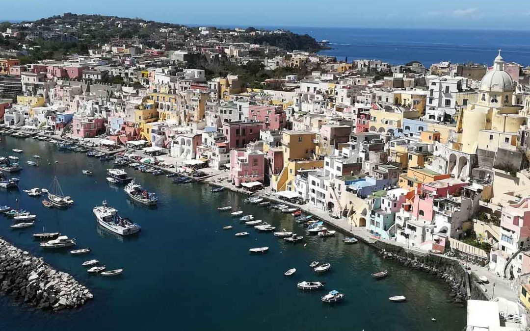 Le isole da visitare a giugno in Italia: da Favignana a Palmarola le spiagge più belle per iniziare la stagione