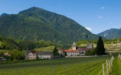 Alto Adige, tra cascate e centri storici da fiaba: la bellezza antica della Val d’Isarco